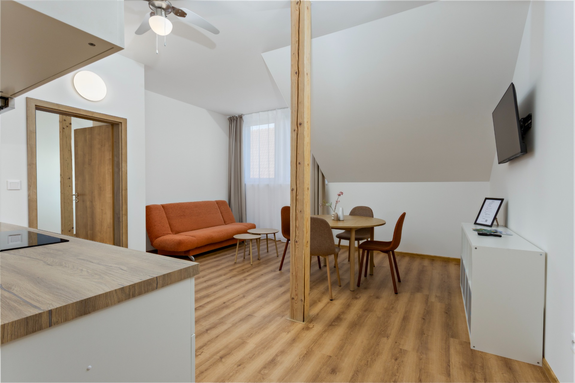 Apartmán 4 obývací pokoj s kuchyní